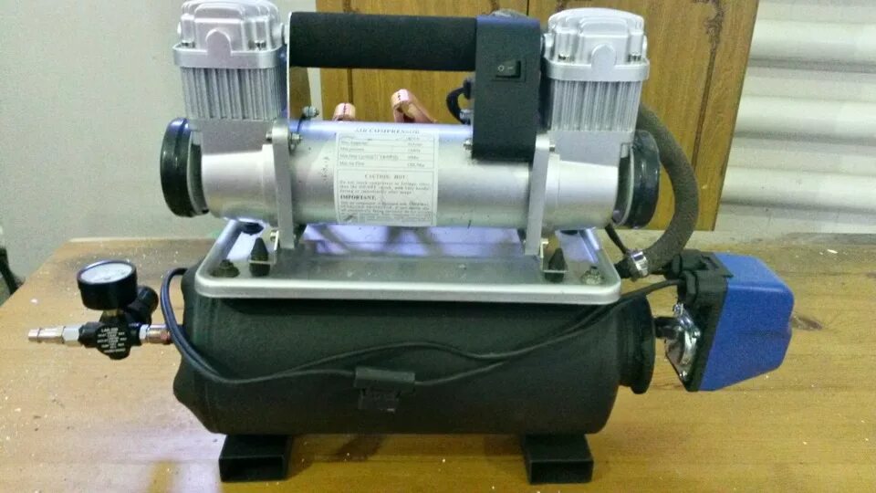 Компрессор 380в воздушный 150 л. Компрессор вольт. Безмасляный компрессор 12v. Мембранный компрессор 12 вольт 6 л/мин. Компрессор воздушный электрический 24 вольта.