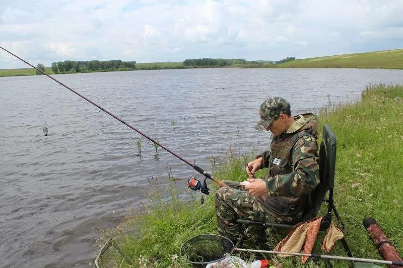 Платная рыбалка береговой. Озеро Чесноково Курганская область. Рыбалка в Курганской области. Касимов рыбалка. Озеро Чесноково Курганская область рыбалка.