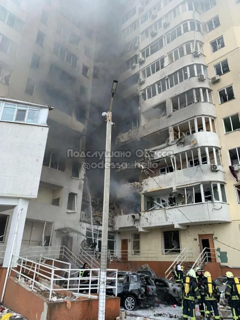 Разрушенный дом в одессе. Одесса попадание ракеты в дом в Одессе. Попадание ракеты в жилой дом. Попадание в жилой дом в Одессе. Крылатая ракета попала в жилой дом в Одессе.