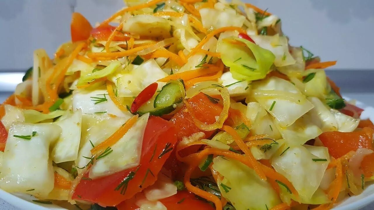 Салат капуста по корейски. Корейский капустный салат. Капуста по корейски с мясом рецепт