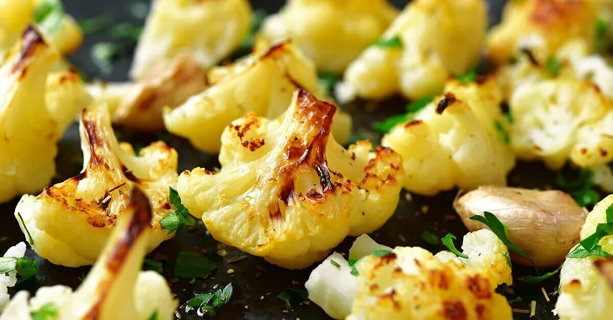 Что вкусное можно приготовить из цветной капусты. Запеченная цветная капуста. блюда с цветной капустой. вкусное блюдо из цветной капусты. цветная капуста в духовке.