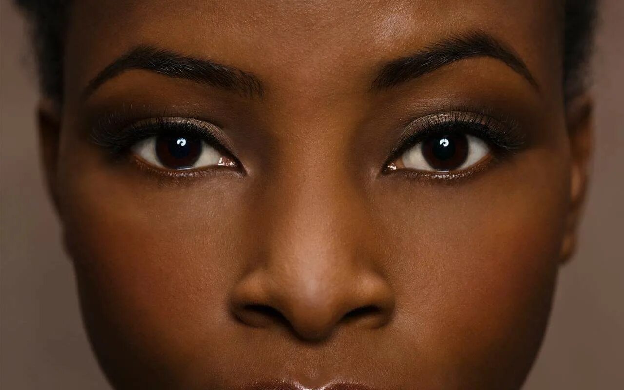 Черный цвет глаз у человека. Черные линзы. Черные глаза. Черные зрачки. Почему глаза черного цвета.