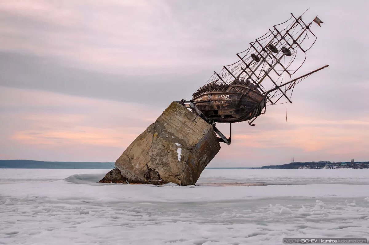 Памятники море корабль. Памятник кораблю меркурий в воронеже. корабль меркурий в воронеже. памятник меркурий воронеж. памятник кораблю меркурий в воронеже в воронеже.
