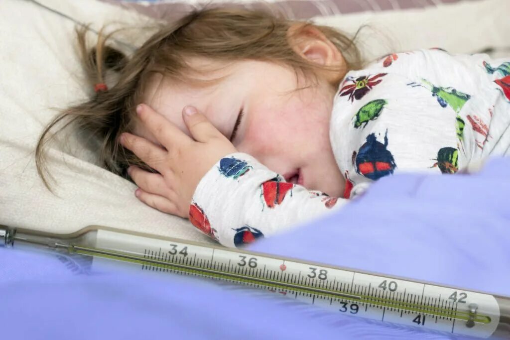 Ребенок 4 года высокая температура. Температура у ребенка. Лихорадочные состояния у детей.