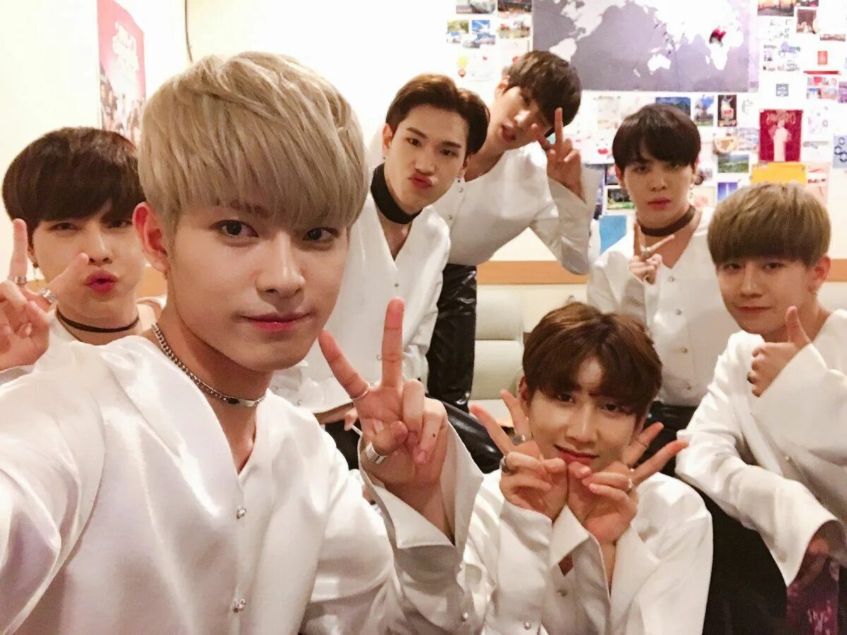 W24 группа. Группа 24k. группа 24k участники. киён 24k. 24k kpop группа.