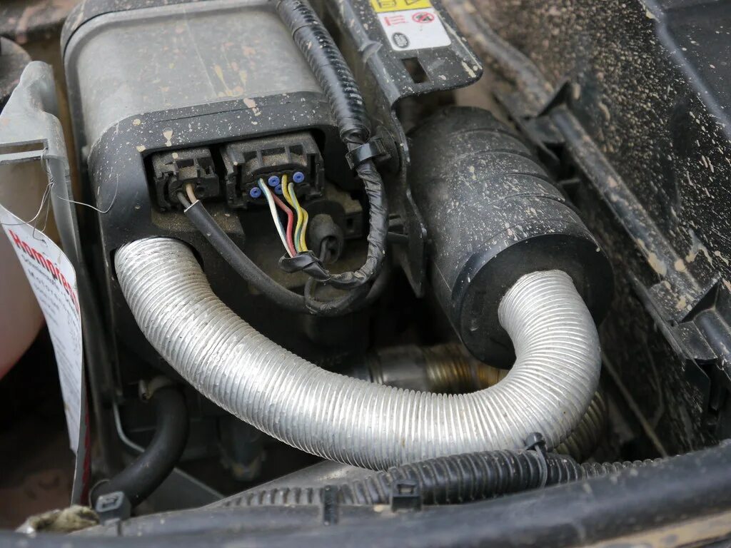 Land rover discovery 4 климат контроль. Автономный отопитель рендж ровер. Webasto land rover. Range rover evoque вебасто. Вебасто термо vevo diesel мондео 4 дизель.