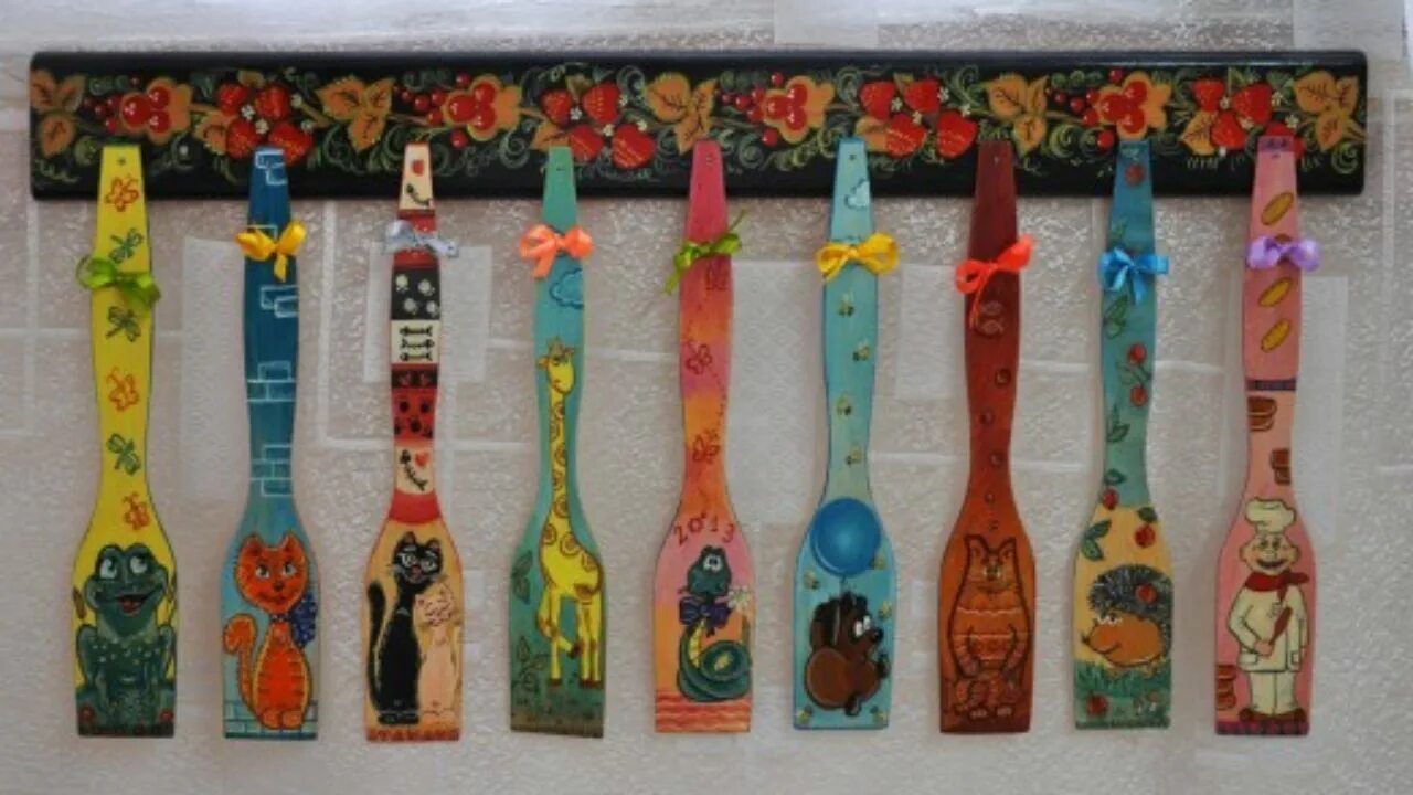 Роспись деревянной лопатки. Расписные лопатки для кухни. лопатка деревянная с росписью. роспись лопаточек деревянных. роспись на лопатке кухонной.