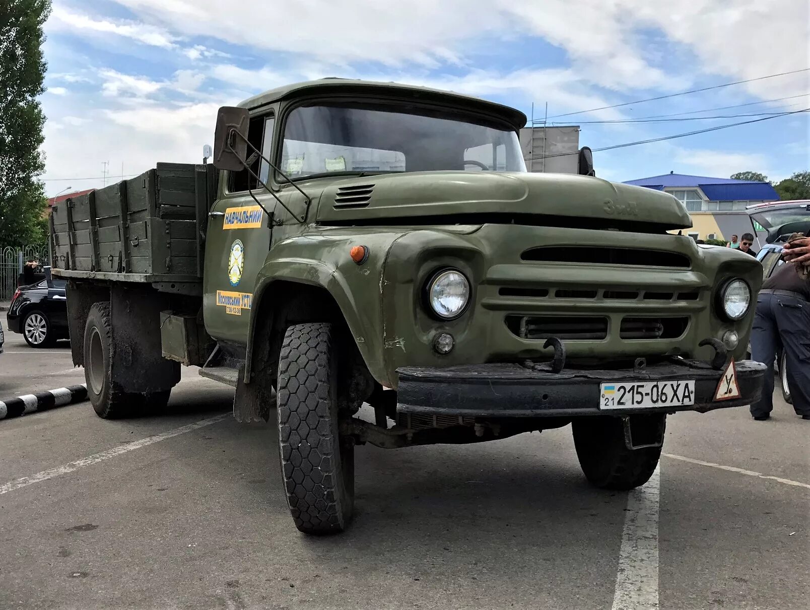 215 06 06. ЗИЛ 130 военный бортовой. Грузовик ЗИЛ 130 бортовой. ЗИЛ 130 грузовой бортовой. ЗИЛ 130 армейский самосвал.