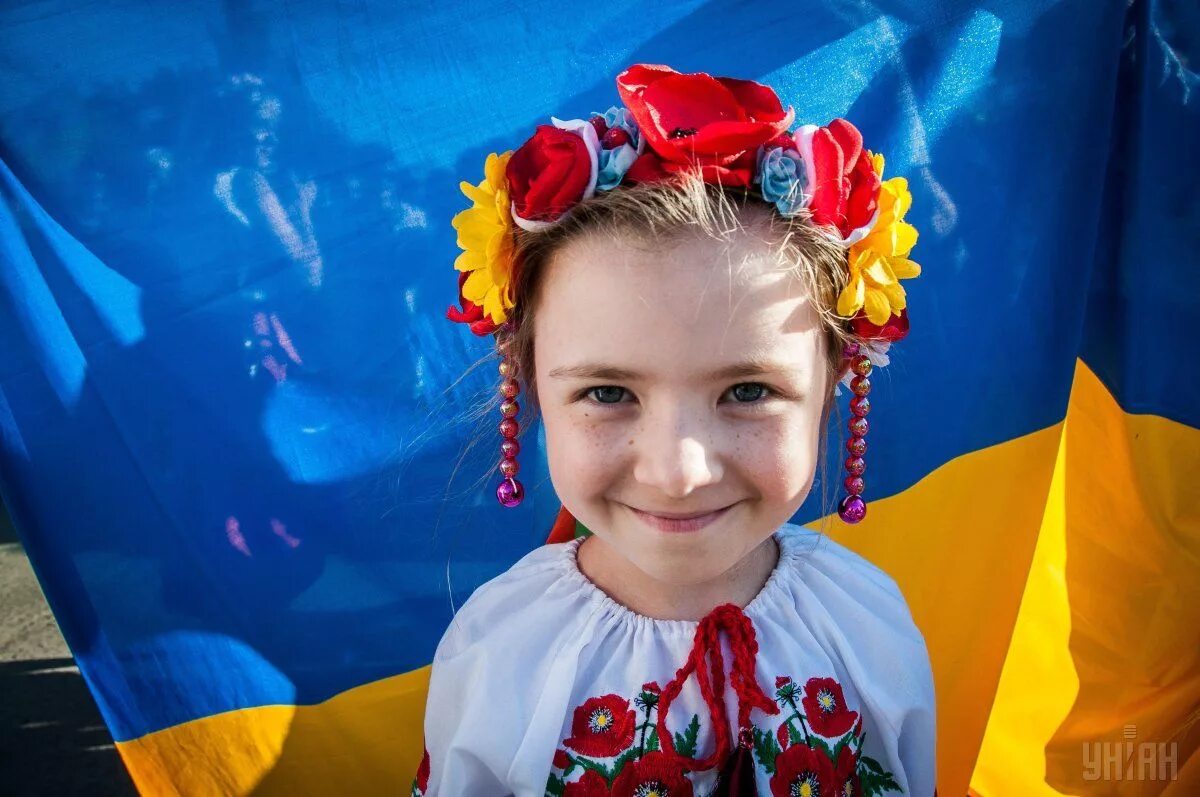 Русско украинские слова. Россиянка и украинка. Прическа белорусов. Украинские женщины. Русско-украинский переводчик.