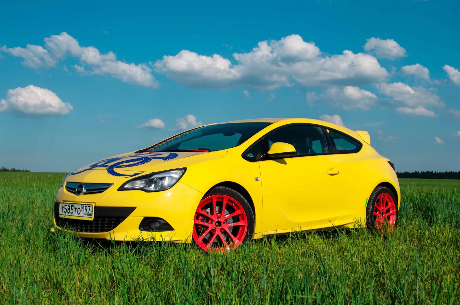 Кис желтый. Opel Astra GTC. Opel Astra GTC Vinyl. Astra j GTC.