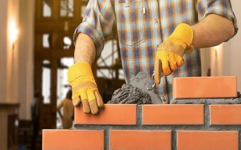 Материалы для стройки. Кирпич баннер. Кирпич в строительстве. Укладка облицовочного кирпича. Кирпичики работы.