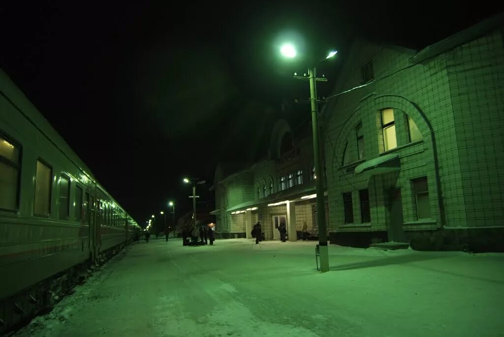 Телефоны г печора. Город Печора Коми. Печора город вокзал ночь. Вокзал Печора зима.
