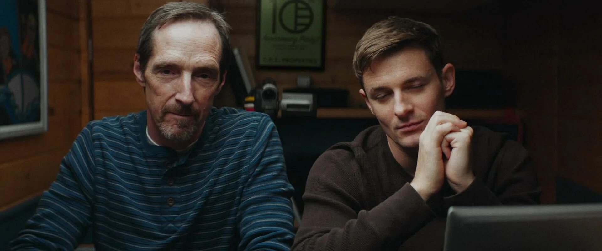 Ферон шпион по соседству. The boy next door дорама. Девушка по соседству(триллер, драма, преступление)2007. Том хэнкс по соседству. Boyz n the hood отец рикки.