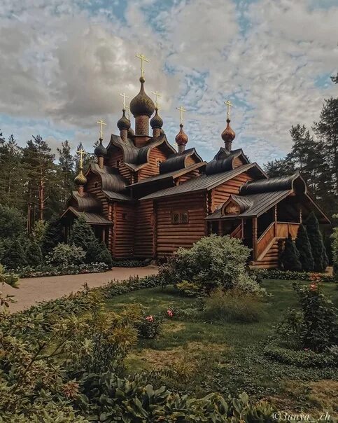 Храм в сосново приозерского района всех русских святых. Храм в сосново в ленинградской. Приозерск достопримечательности. Храм в сосново в ленинградской. Сосново приозерский район храм всех святых.