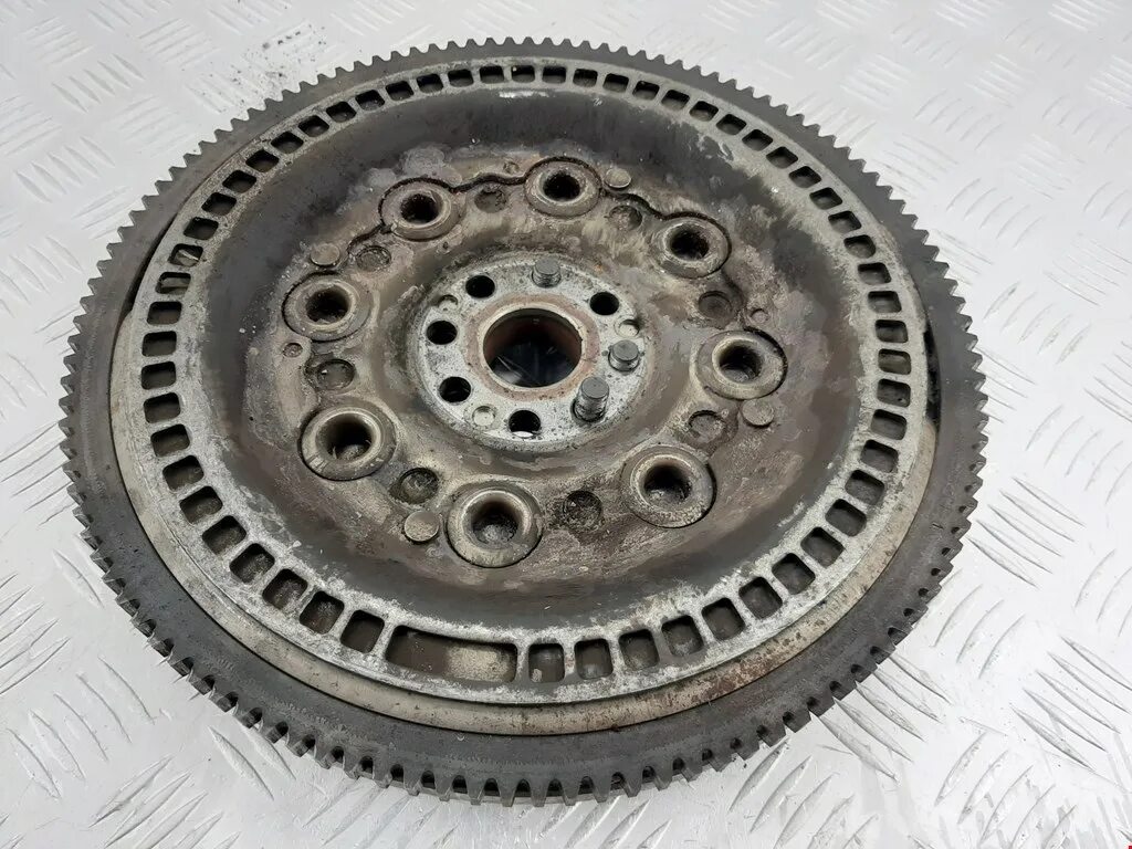8. 8. Ford 1111915 маховик. Маховик форд фокус 1. Маховик форд фокус 1.
