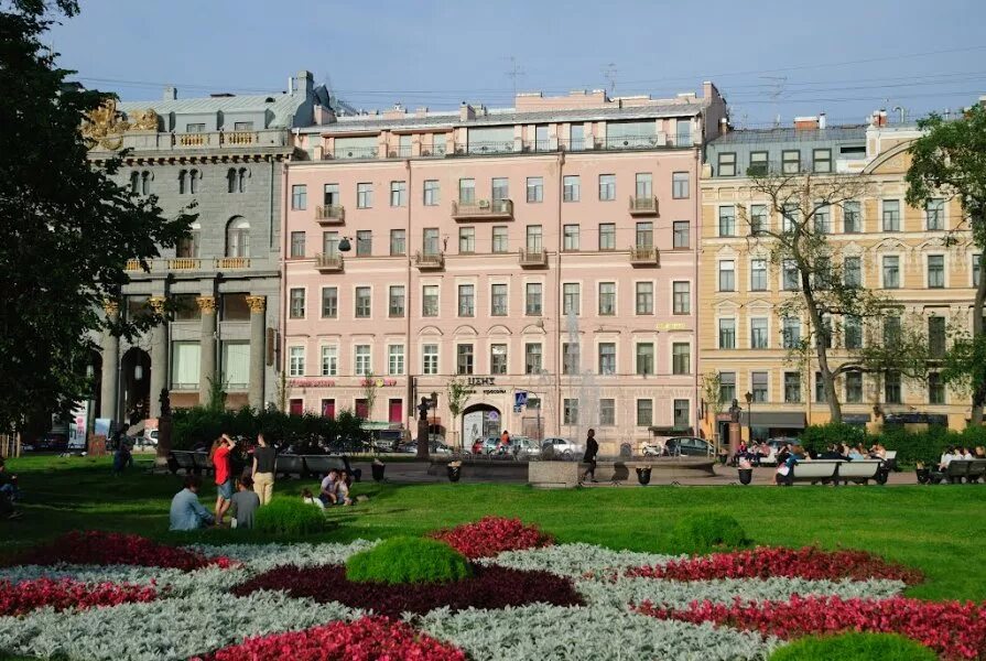 Нежная площадь санкт петербург. Манежная площадь санкт-петербург. Малая манежная площадь спб. Манежная площадь санкт-петербург. Манежная санкт-петербург манежная площадь.