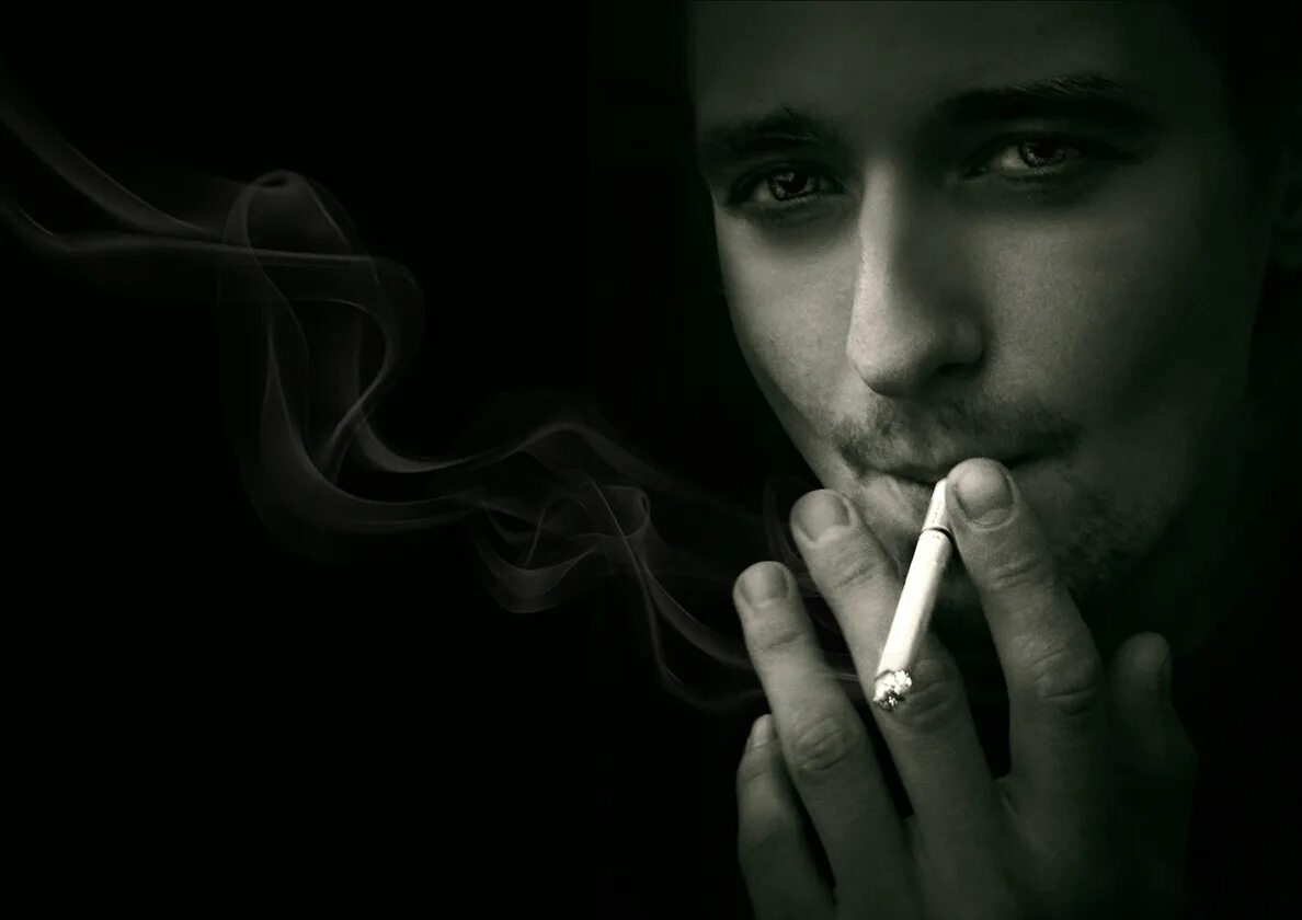 Курить можно мужчинам. Парень курит. Мужчина с сигаретой. Курящие парни. Парень курит сигарету.