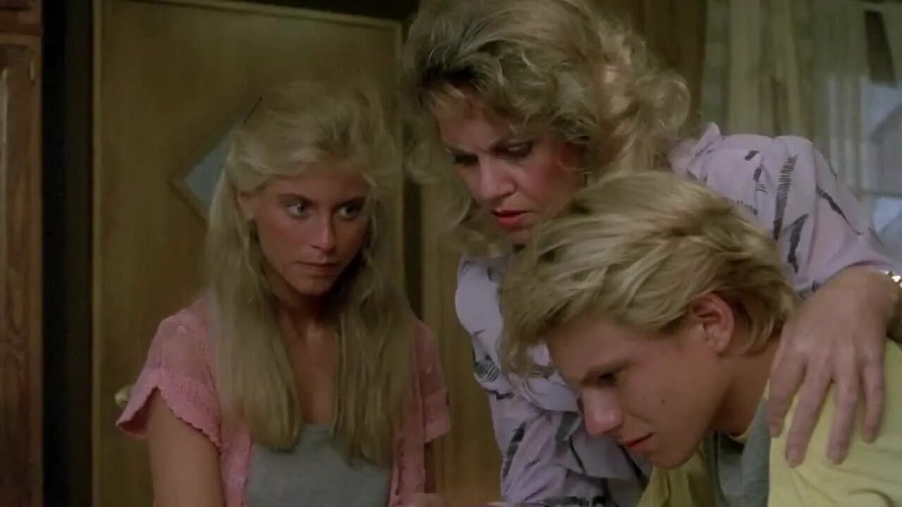 The legend of billie jean 1985. Билли легенда. Легенда о билли джин. Легенда о билле. Ярдли смит.