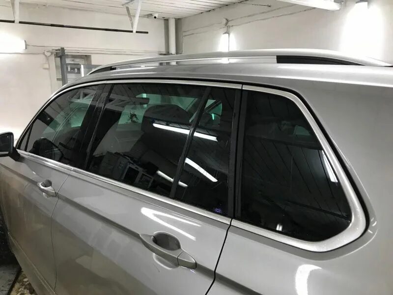 Тигуан заднее стекло. Тонировка suntek green. тигуан тонировка 50%. ultravision green 65%.