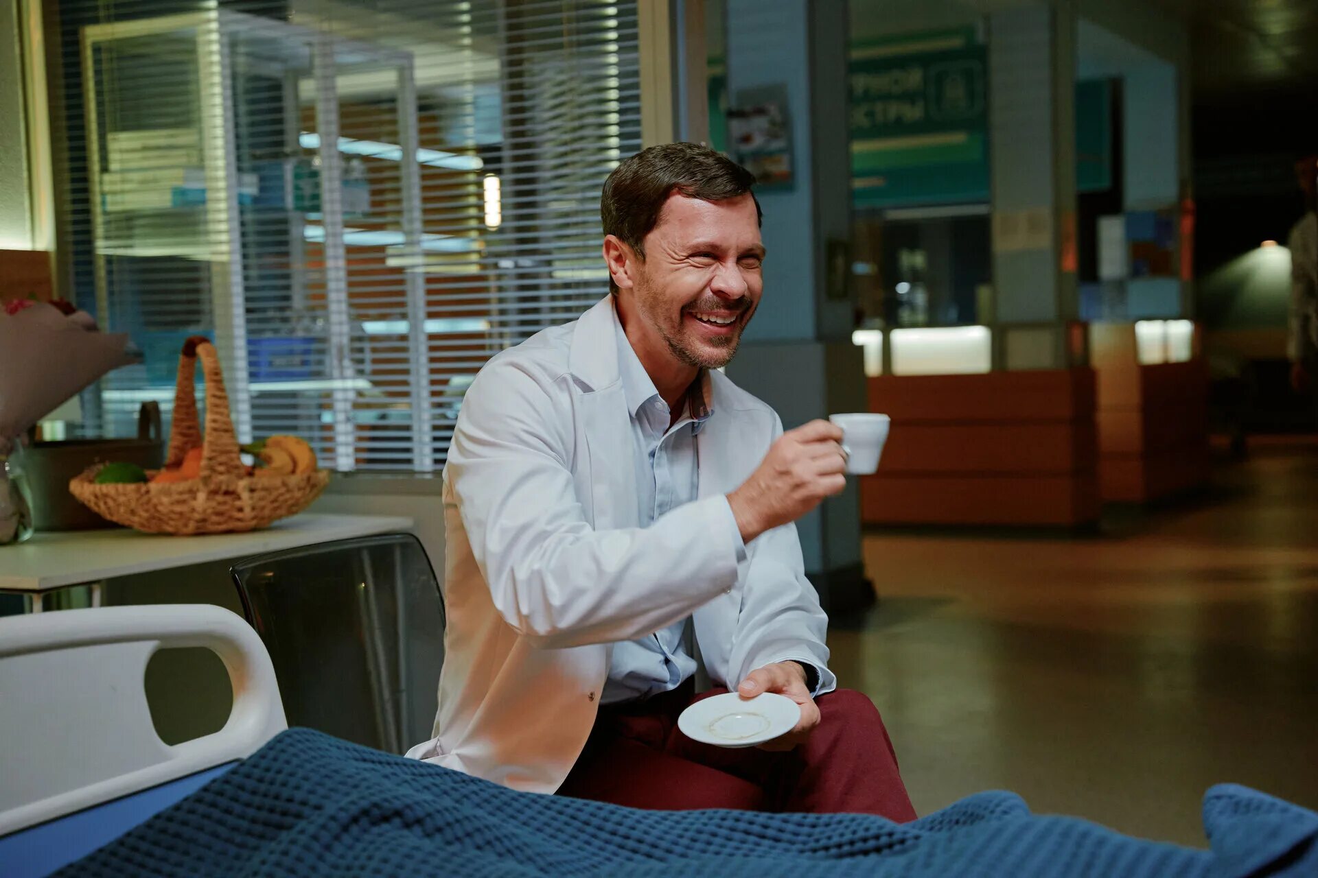 друзья и встречи. подруги на работе. Chase atlantic friends обложка. Friend 1 hour. Pascal letoublon friendships.