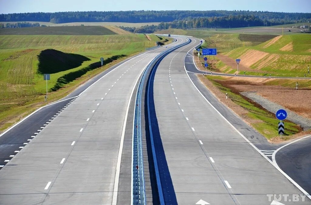 Госпрограмма дороги. Нацпроект безопасность и качество автомобильных дорог. Федеральные трассы самарской области. Национальные проекты россии безопасные и качественные дороги. Программа дорога.