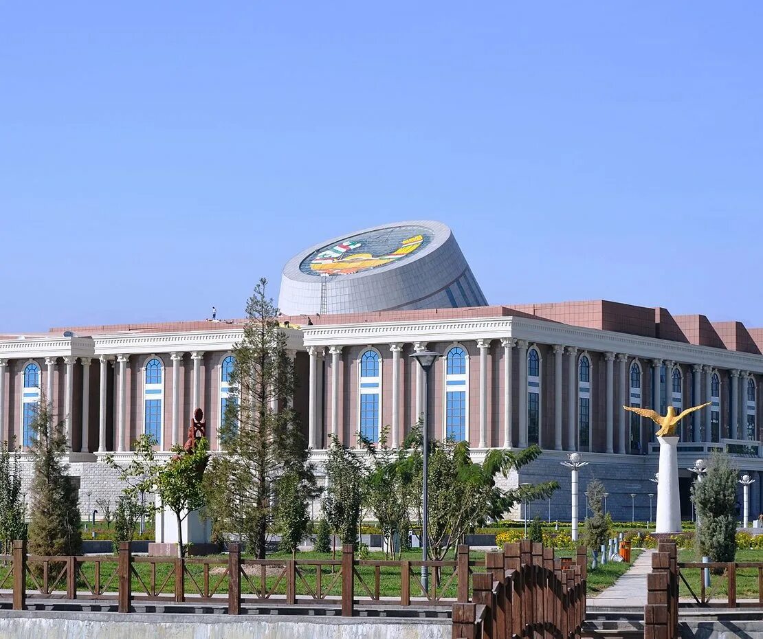 National of tajikistan. National museum of tajikistan wikipedia. Музей древностей таджикистана. Нац музей душанбе. Музей таджикистана в душанбе.