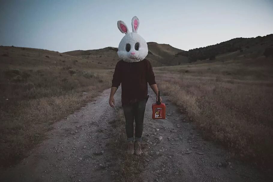 Titan bunny man. Банимэн кролик Легенда. Костюм зайца.