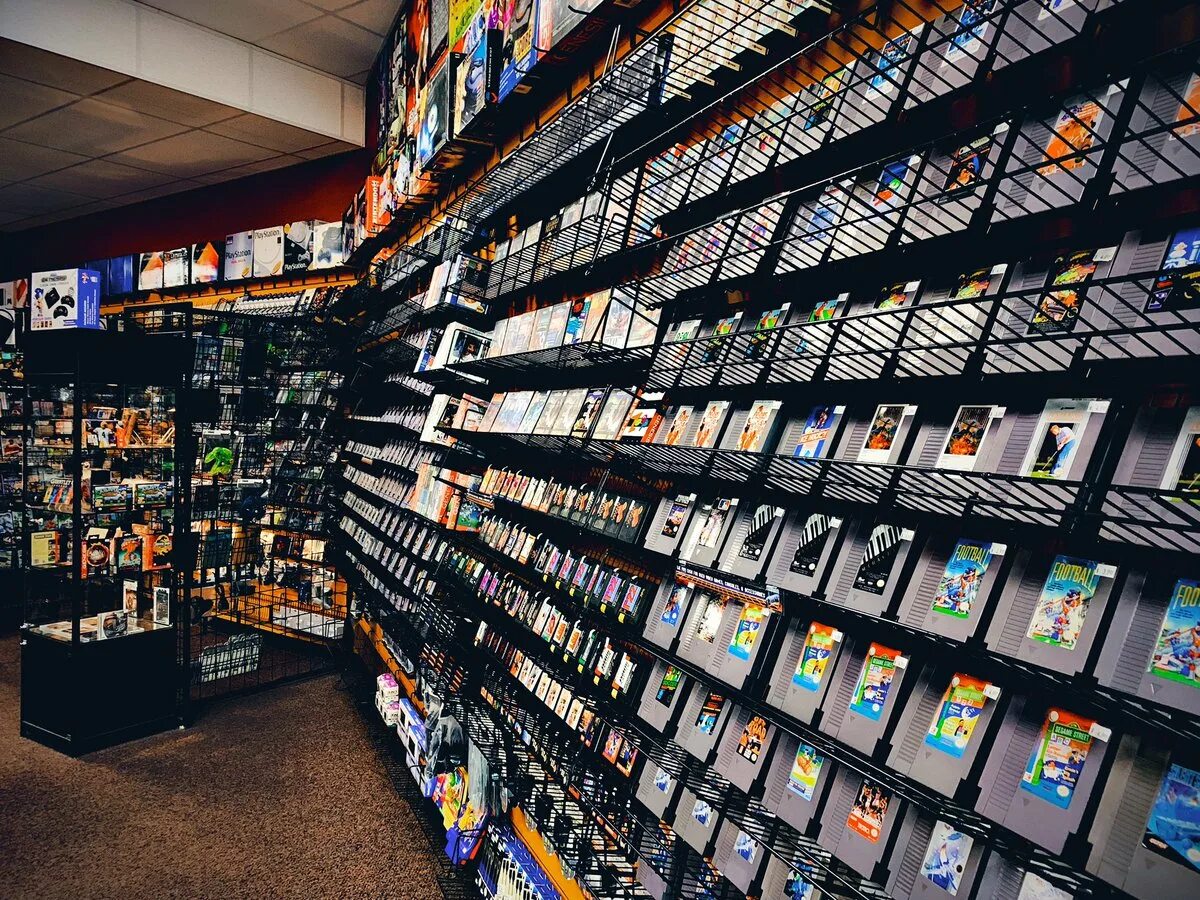 Store магазин игры. Магазин видеоигр. геймстор. store игра. магазин видеоигр внутри.