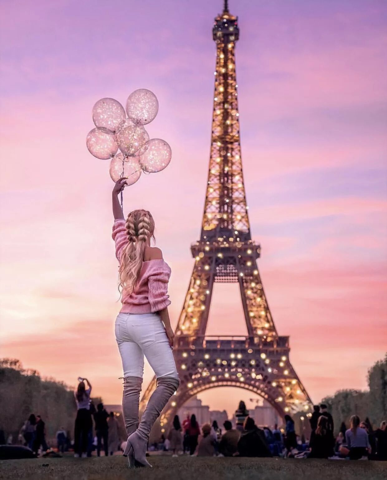 Башня шары. Эйфель башня tour eiffel. девушка у эйфелевой башни. «девушка в париже». фотосессия на фоне эйфелевой башни.