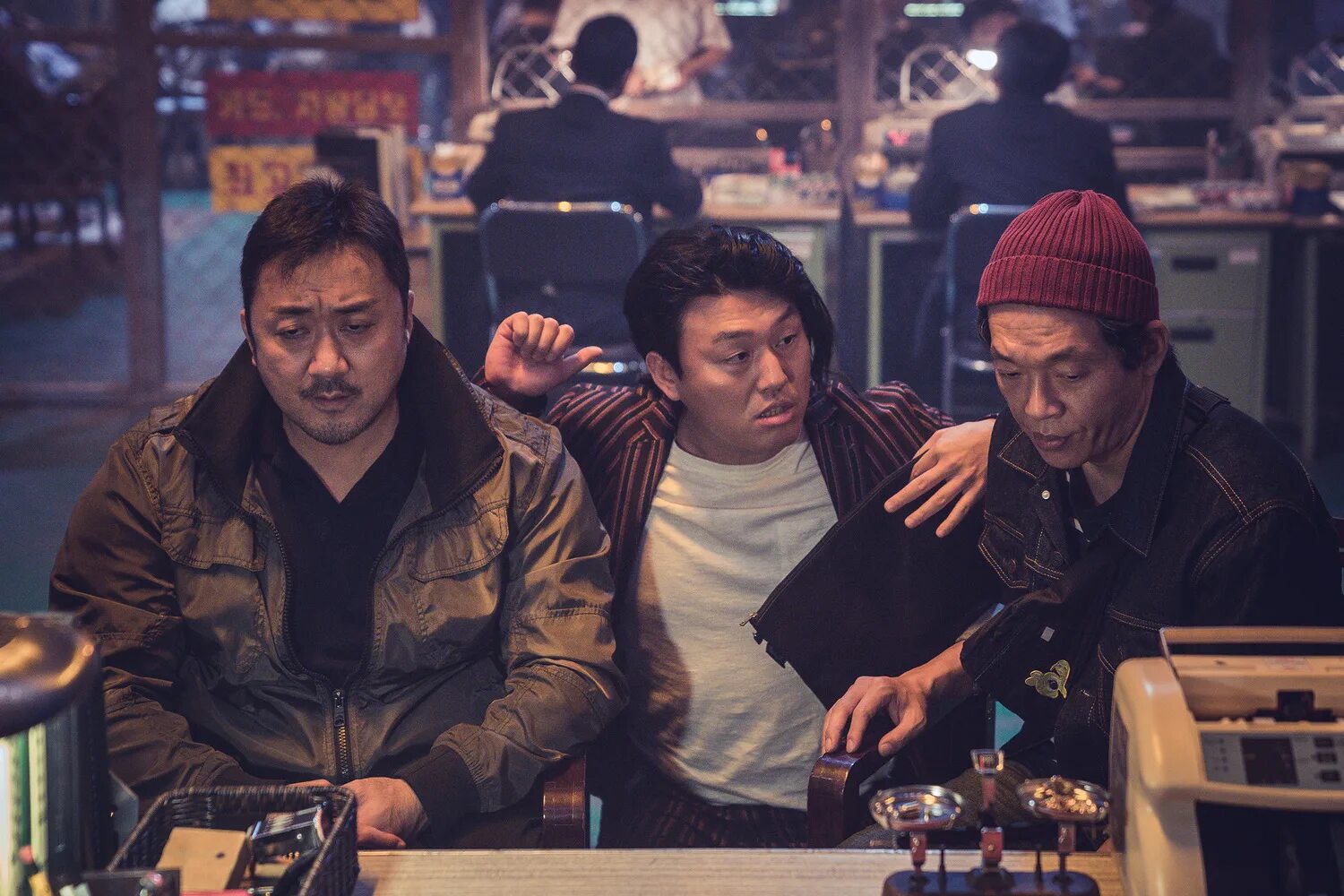 Ма дон-сок фильмы 2022. The outlaws фильм корея. Ма донг сеок фильмы. Криминальный город корейский фильм. Чемпион 2018 ма дон сок.