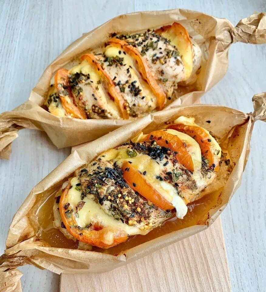 Как вкусно запечь куриное филе. Фаршированная куриная грудка. куриное филе запеченное. лодочки в духовке. лодочки из куриного филе.