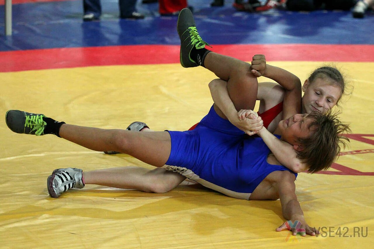Варя явловская вольная борьба. Девочка против девочки борьба. Спортивная борьба девушки. Вольная борьба девочки. Борьба девочки.