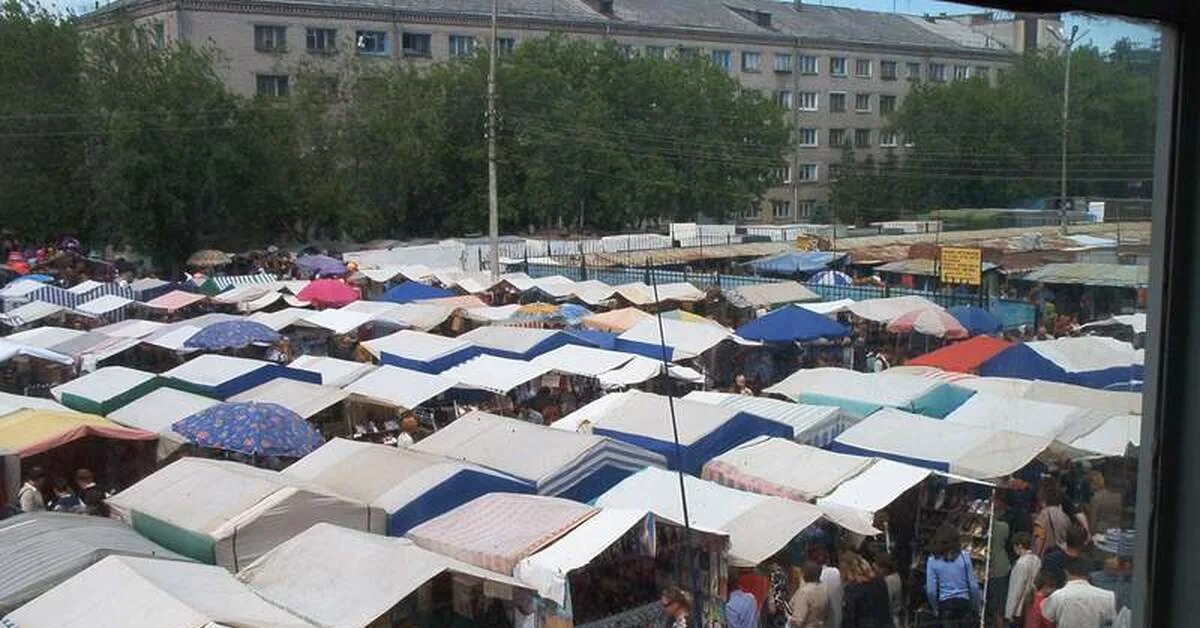 Черкизовский рынок Москва 90е ларьки. Петрозаводск рынок 90. Центральный рынок Тюмень 90е. Вещевой рынок Сипайлово 90х Уфа.