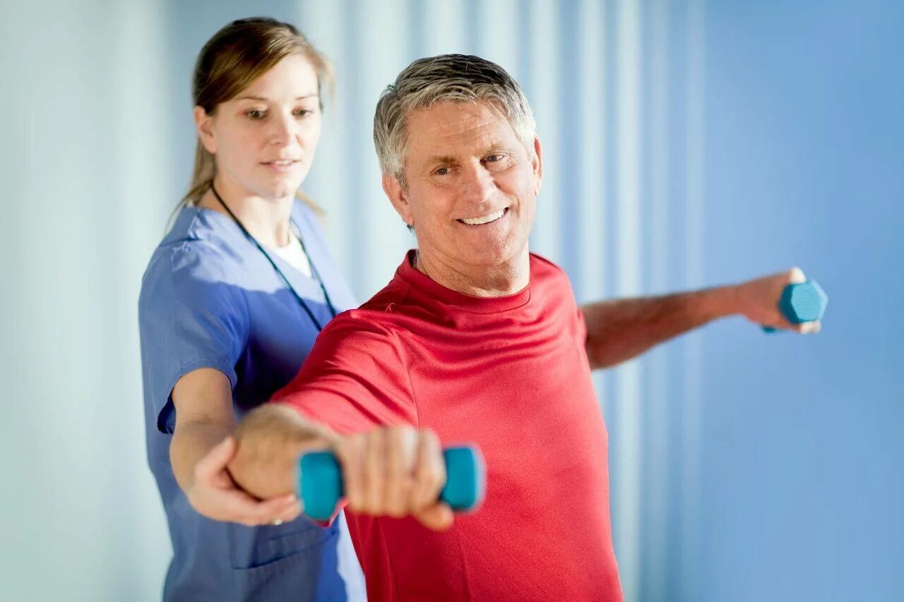 Можно заниматься спортом при давлении. Физические нагрузки пациента. Фитнес-браслет девушка. Групповая тренировка день спины. Рекомендации спорт.