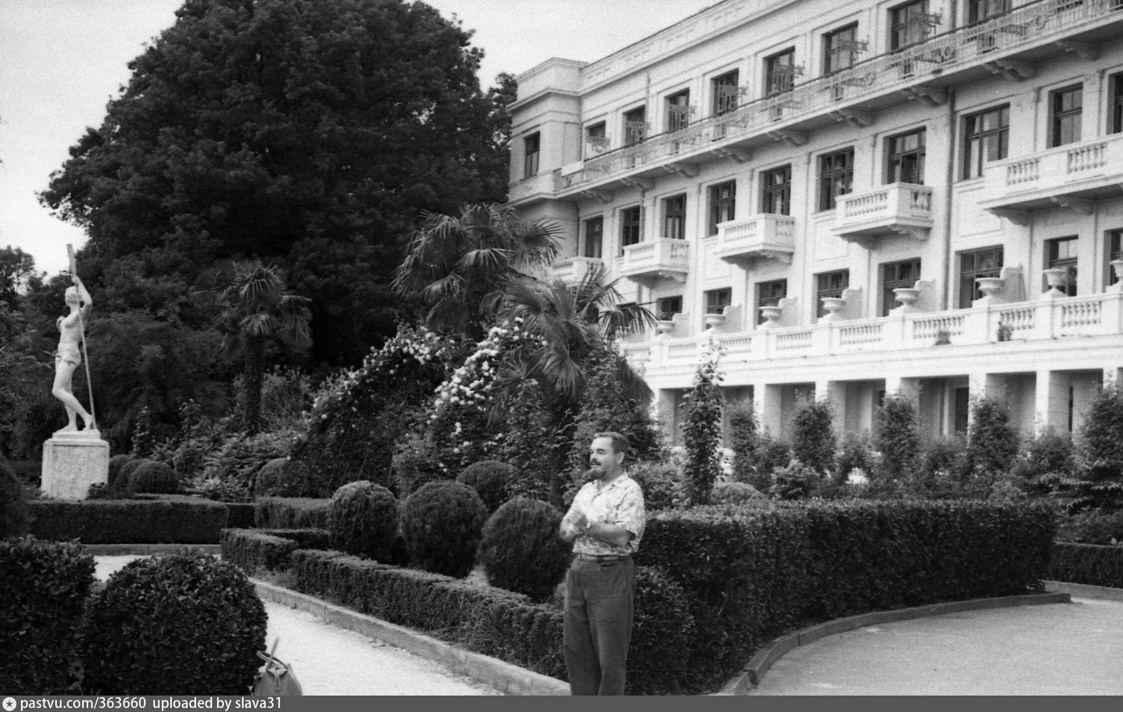 Гостиница Приморская Сочи. Гостиница Приморская Сочи 1950. Гостиница Приморская Сочи история. Гостиница Приморская Сочи военный госпиталь. Приморская сочи сайт