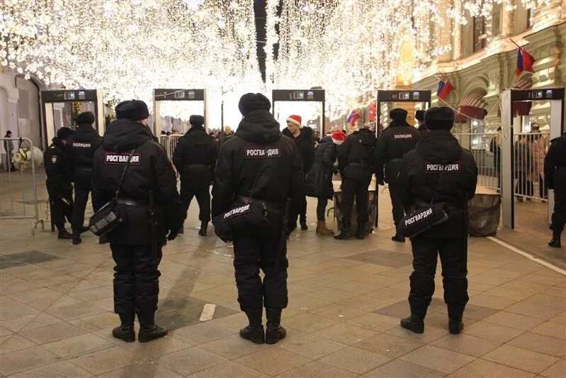 Охрана общественного порядка. Росгвардия на митинге. Обеспечение общественного порядка. ОМОН охрана. Росгвардия ходит