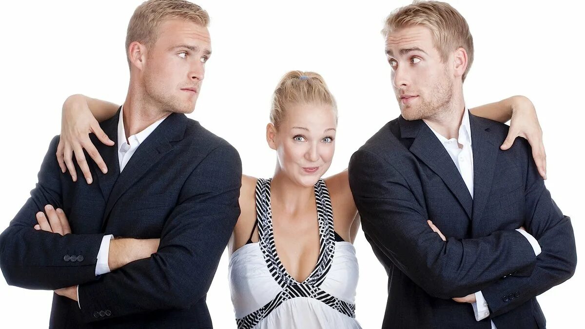 Живу с 2 парнями. Женщина в мужской компании. Живу с 2 парнями. Адам лайонс шведская семья. Мужчина и две женщины.