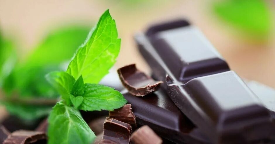 Черный горький шоколад. Шоколад горький. Эстетика горького. Шоколад фон. Плитка шоколада.