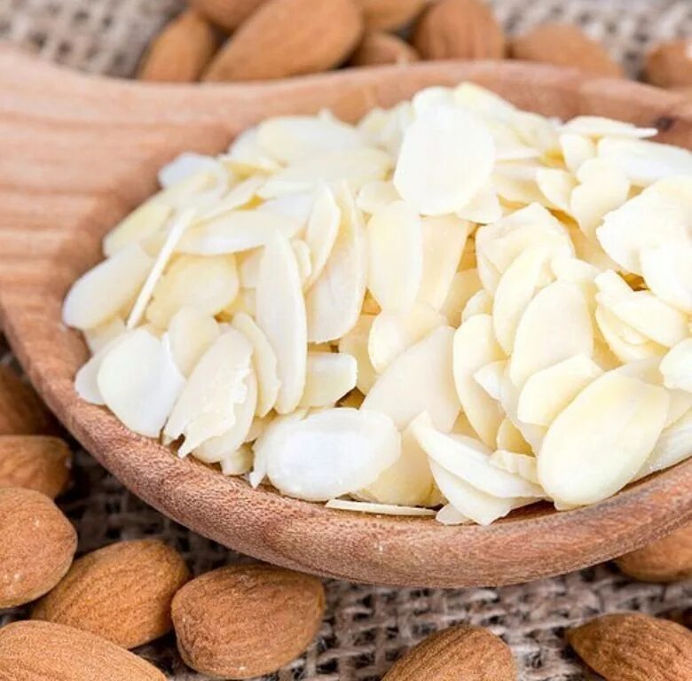 Миндальные лепестки, 100 гр. Миндаль резаный лепестки 1кг. Миндальные лепестки где. Миндальные лепестки где. Стружка миндаля.