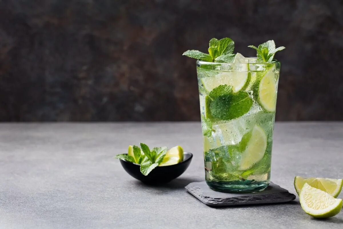 Мохито звезда. Mojito коктейль. Мохито хайбол. Коктейль Мохито безалкогольный. Mojito Classic коктейль.