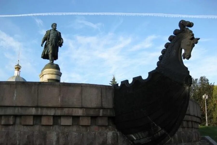 Хожение за три моря памятник. Памятник афанасию никитину в твери.