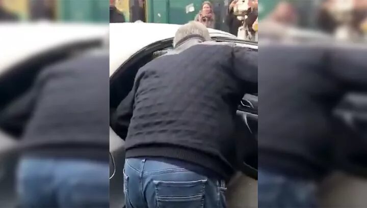 Никите пришлось идти пешком на другой. Никите пришлось идти пешком на другой