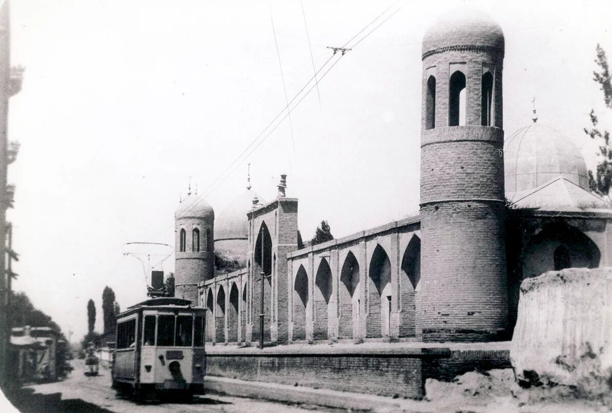 Медресе кукельдаш ташкент. Old tashkent. Ташкент хадра цирк. Хазрат имам ташкент. Ташкент 1940 год.