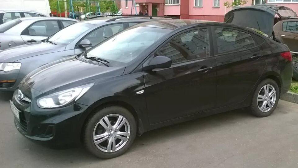 Solaris 2013 1.6 Black. Авито щигрвы Хендай Солярис чёрный. Авито б у хендай солярисе