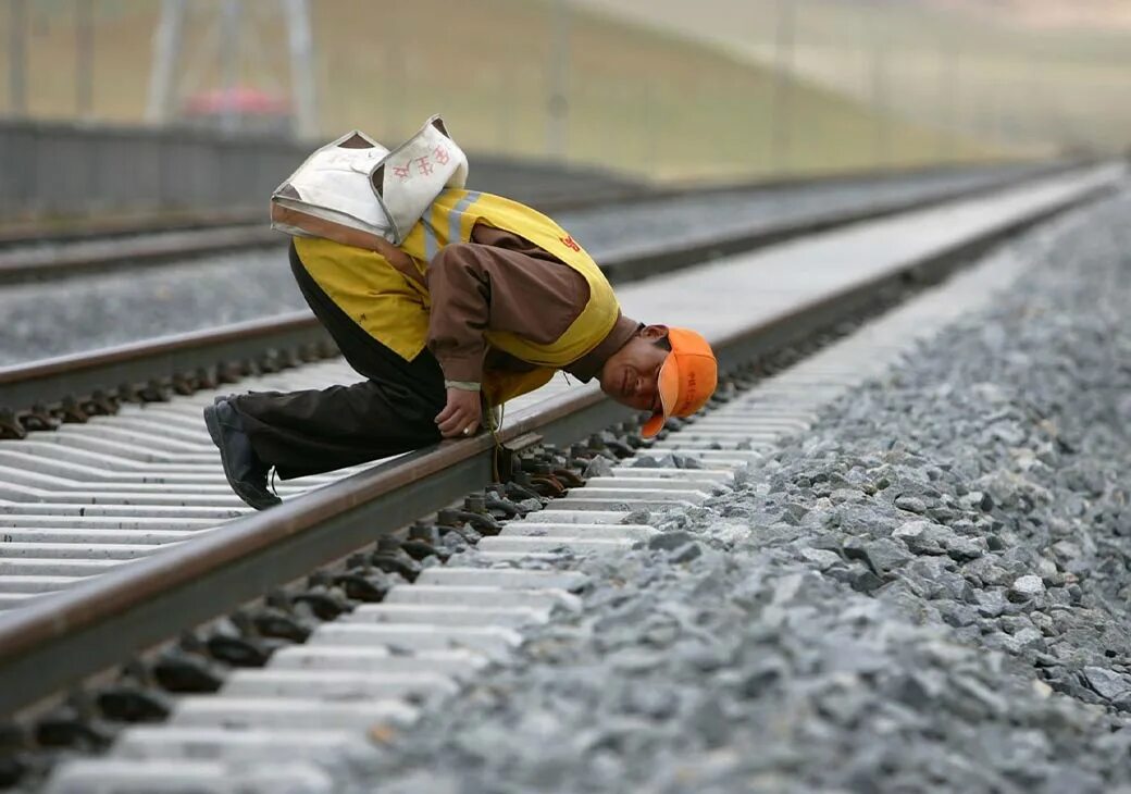 китайцы строят дороги. железная дорога куньмин вьентьян. стройка дорог в китае. стройка жд китай. сычуань "небесная дорога".