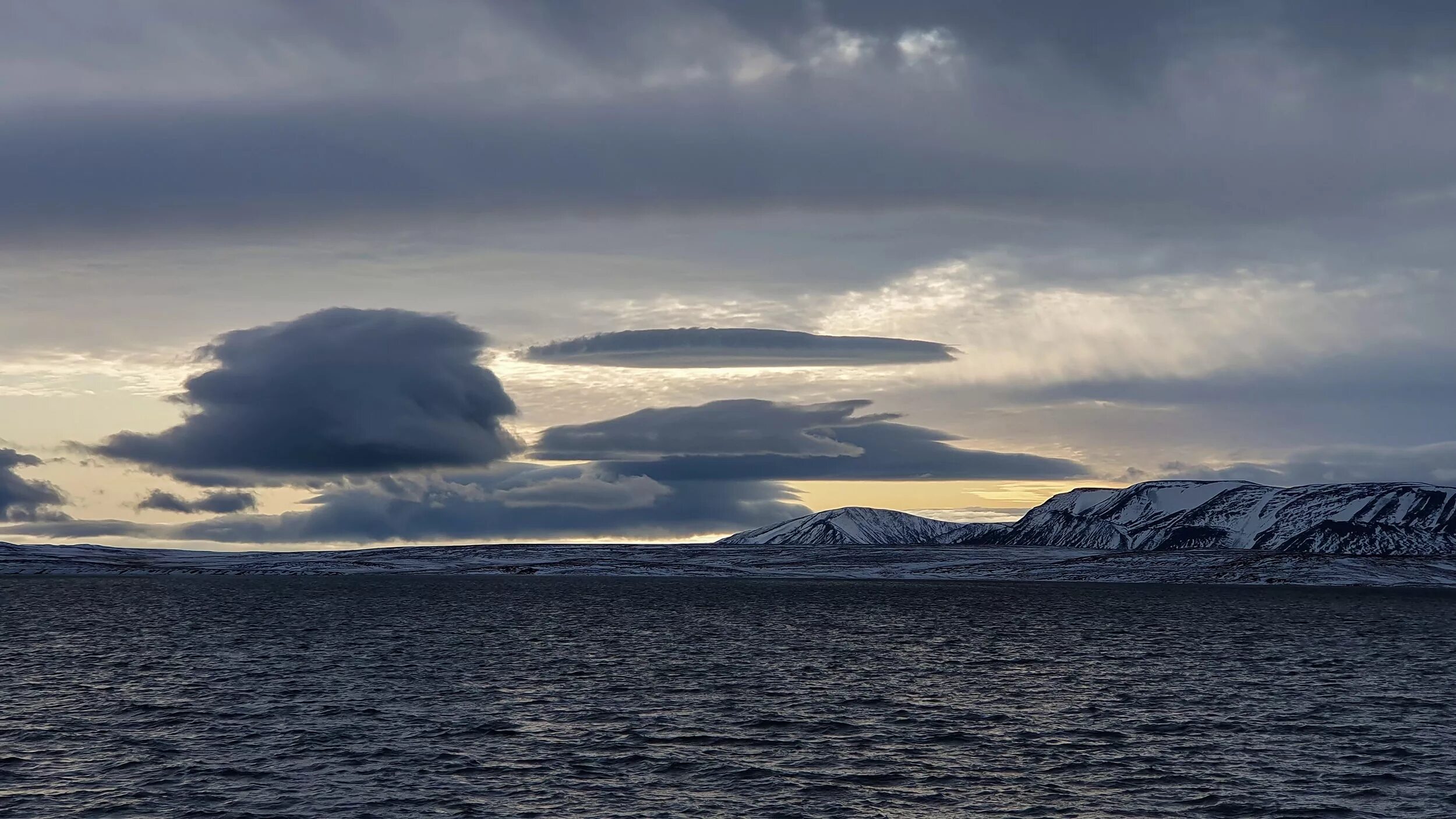 Айсберг земля франца иосифа. Северный ледовитый океан новая земля. Остров северный архипелаг новая земля. Северный ледовитый океан новая земля. Северный ледовитый океан новая земля.