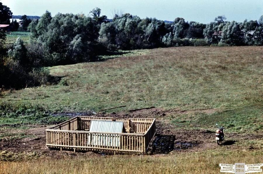 Село девять. Родник села среднее Девятово. Родник села Виноградовка Молдова. Старое Девятово Родник. Средне девятое село Лаишевский район Родник.