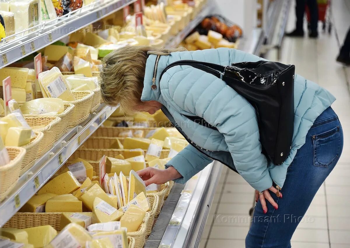 Украинский сыр. Дефицит товаров. Сыр на прилавке. Если хочется сыра. Дефицит сыра.