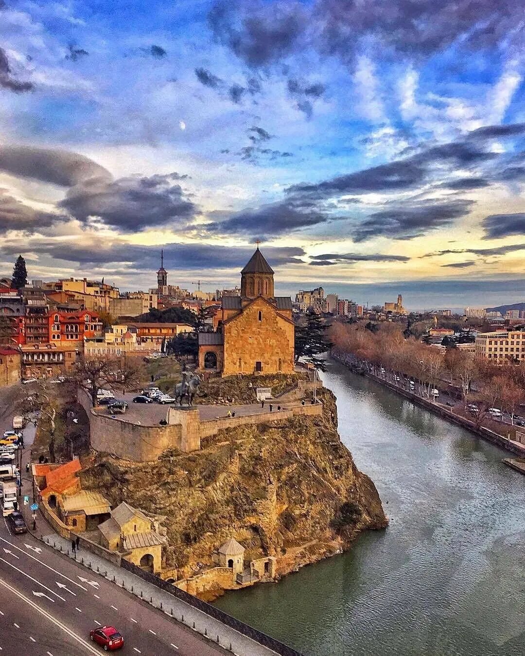 Tbilisi city. Тбилиси город. Грузия Тбилиси. Georgia природа Тбилиси. Столица Грузии Тбилиси фото.