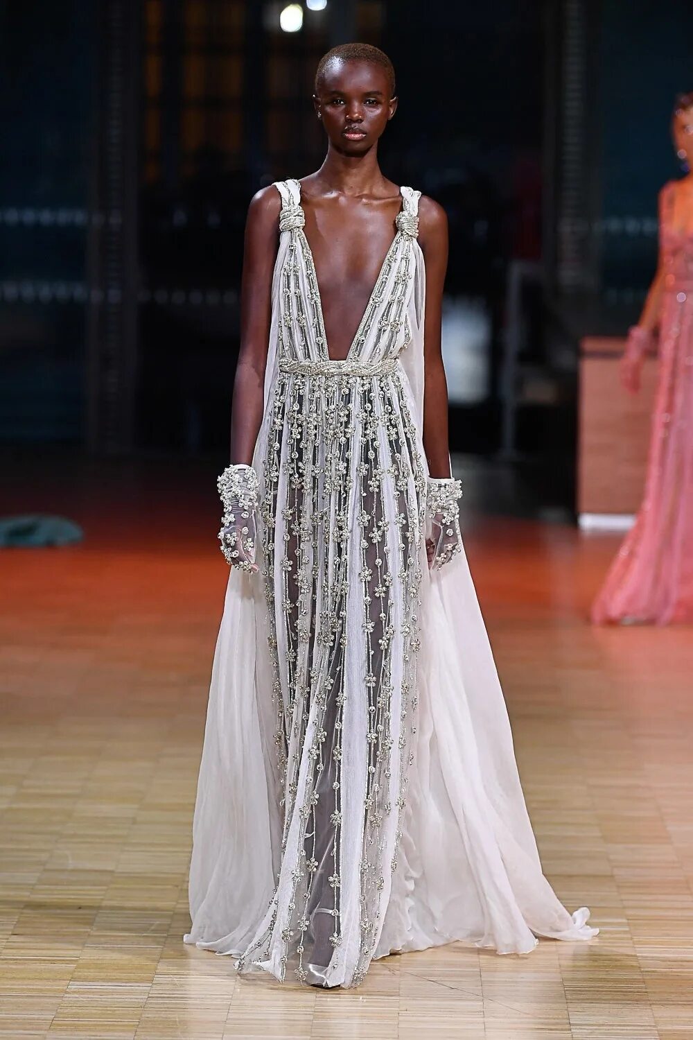Кутюр 2025. Elie saab spring 2025 couture collection. elie saab haute couture 2025. elie saab spring 2025. elie saab платья 2025.